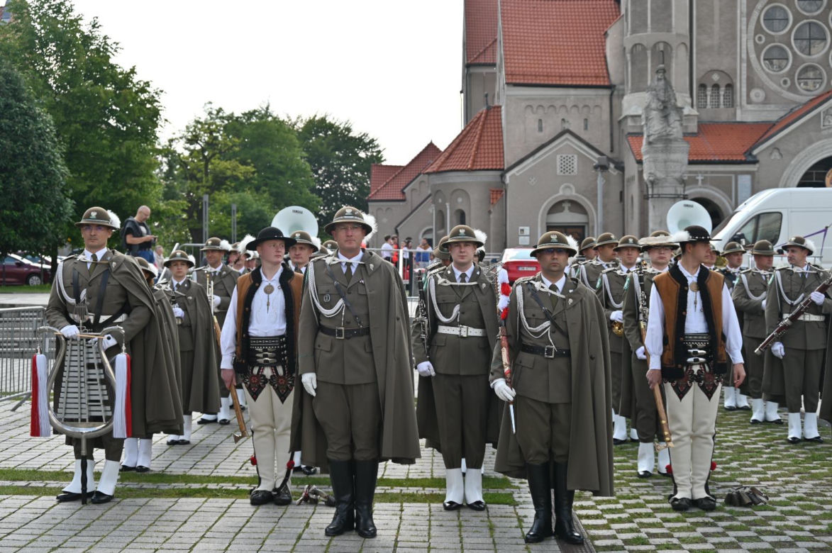 W Rudzie Śląskiej obchodzono Święto Straży Granicznej. Scenę rozgrzał zespół Oberschlesien