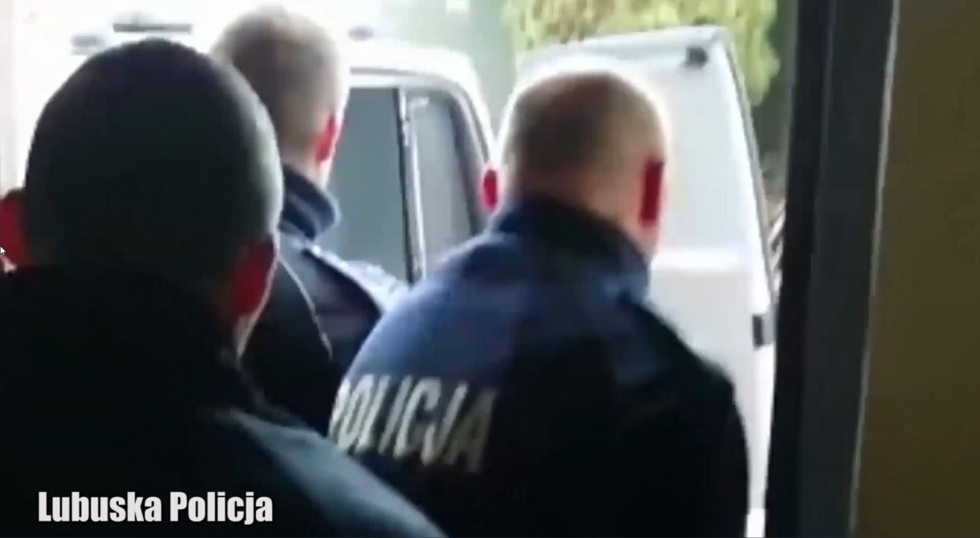 Próbował włamać się do komendy policji w Żarach! Gdy się nie udało, zaatakował mundurowych śrubokrętem [ZDJĘCIA]. 