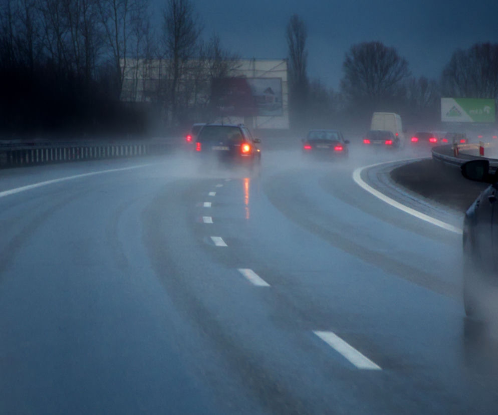 Szklanka na drogach! MARZNĄCE OPADY w Lubelskiem. Synoptycy OSTRZEGAJĄ kierowców