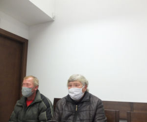 CHCIAŁ ZABIĆ WŁASNĄ MATKĘ!  KRZYSZTOF W. RZUCIŁ SIĘ NA STARUSZKĘ Z SIEKIERĄ, BO NIE CHCIAŁA MU POMÓC