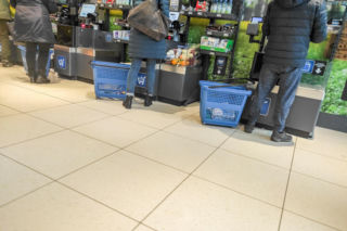 Faktura z Lidla po nowemu. Od 1 lutego weszły nowe zasady. Koniec z paragonem z NIP przy kasie. Będzie wizyta u kierownika