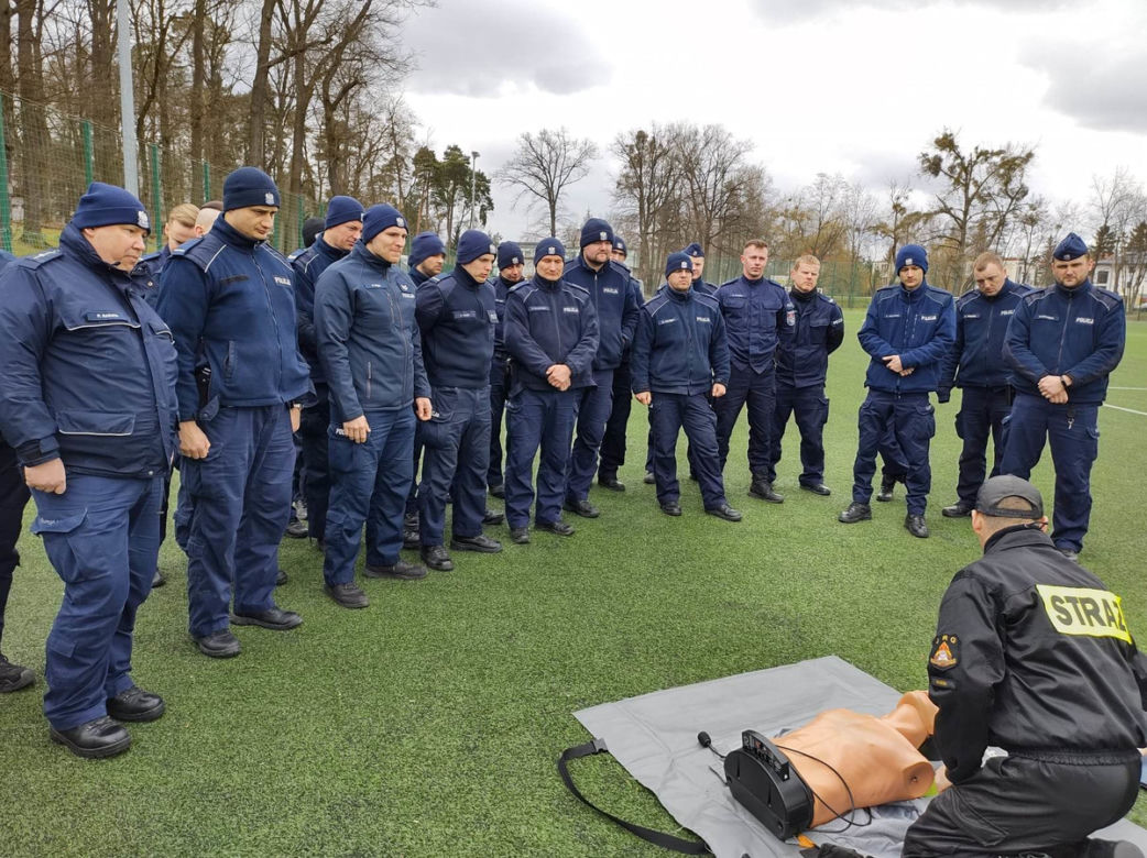 Ćwiczenia policji na stadionie w Iławie