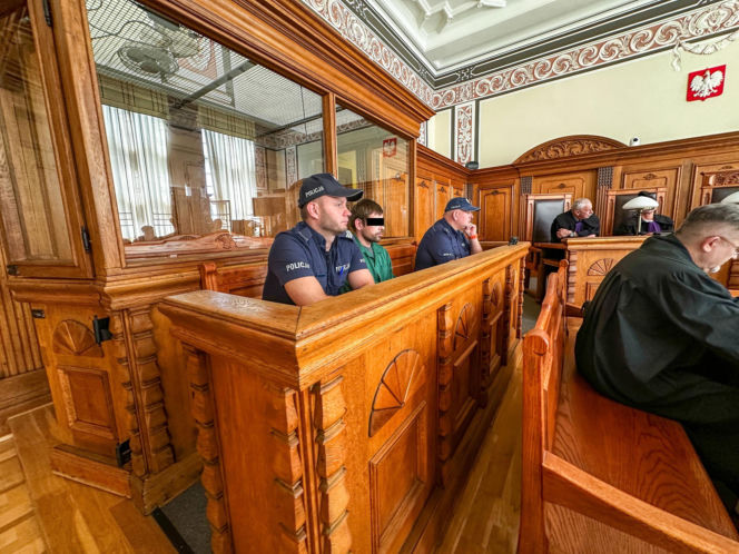 Zatłukł ukochaną i ogolił na łyso. Nie przyznaje się. bo "ma słabą pamięć"