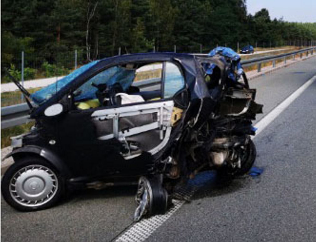 Koszmarny wypadek pod Zduńską Wolą! 28-latka ze smarta zginęła na S8 [ZDJĘCIA]