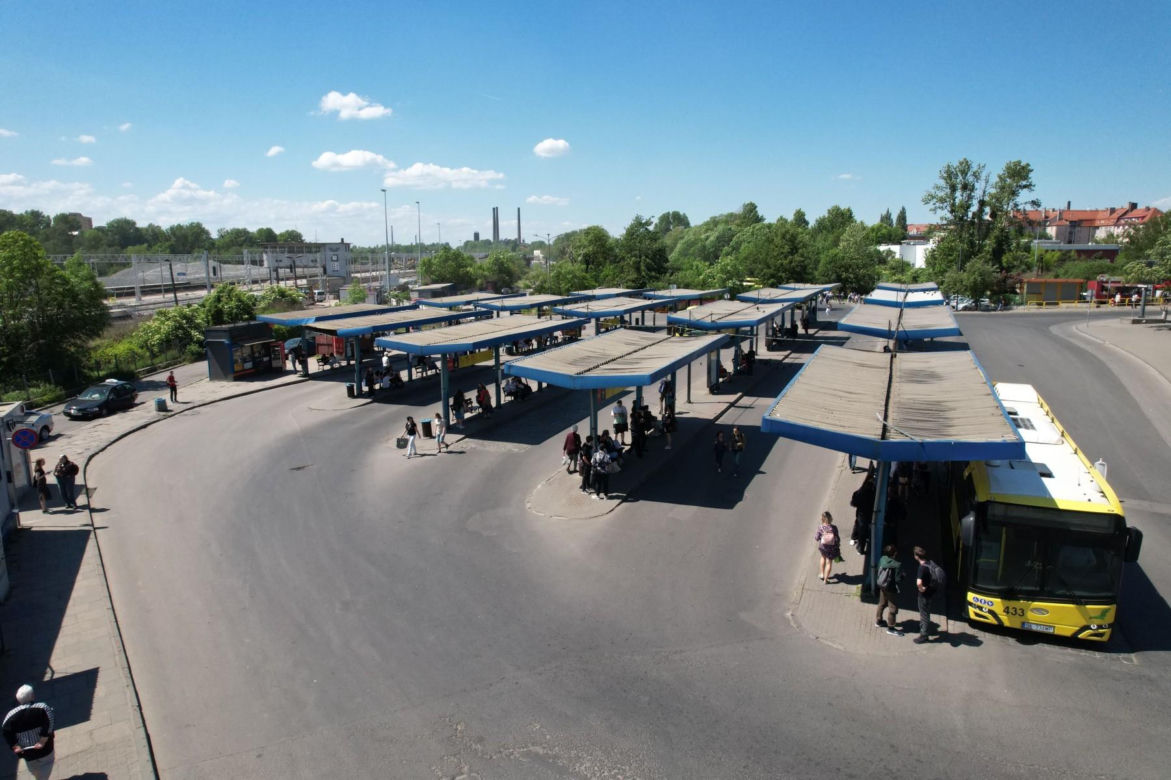 To najbrzydszy dworzec autobusowy w Polsce według AI. Powstał kilkadziesiąt lat temu