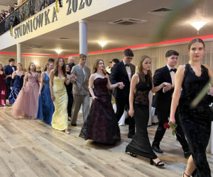 Studniówka pełna blasku i emocji! Tak bawili się maturzyści II LO w Bydgoszczy [ZDJĘCIA]