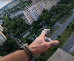 Szok! Wdrapał się na dach Polsatu
