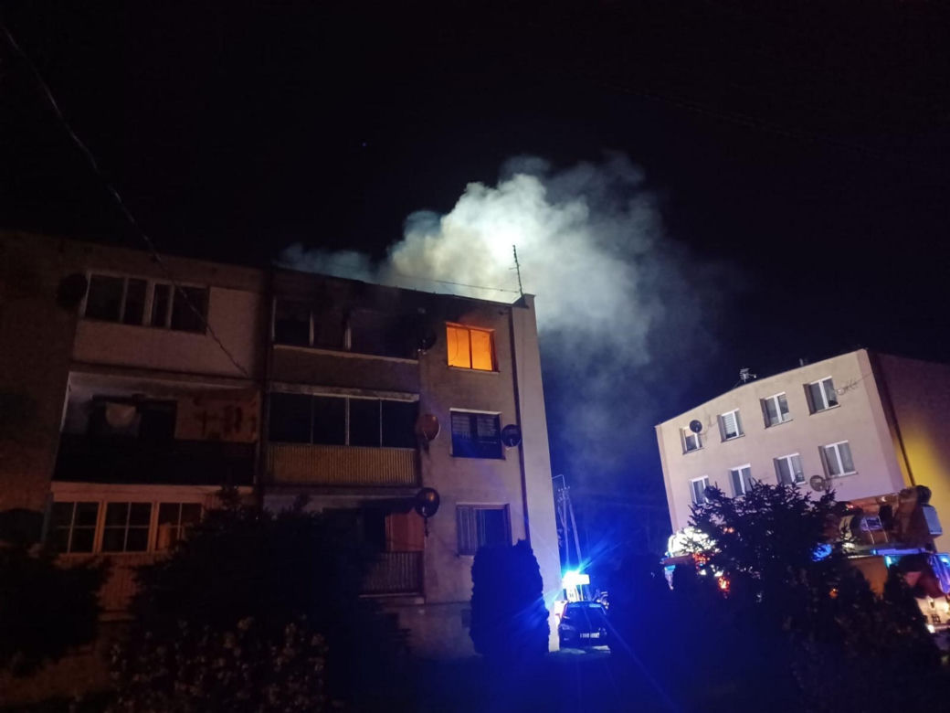 Nocny pożar w Działdowie, 49-latek ratował się skacząc z okna
