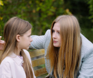 Na Wspólnej odc. 3373. Elżbieta (Paulina Chapko), Julka (Maja Oświecińska)