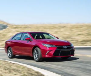 Toyota Camry 2015 w nowym odważnym stylu