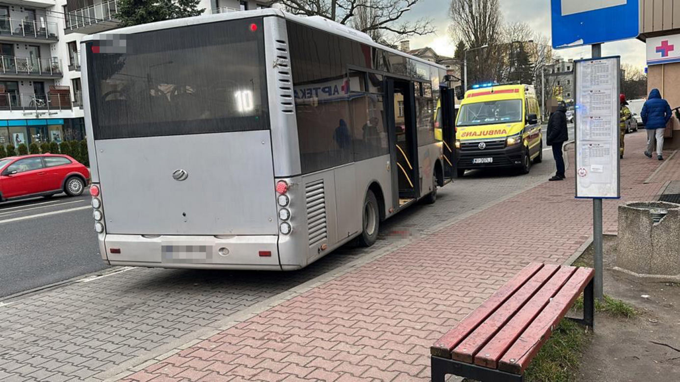Makabra w Pruszkowie. Autobus zmiażdżył staruszce stopę