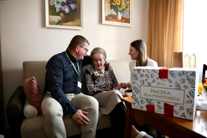 Z prezentami świątecznymi u Powstańców Warszawskich