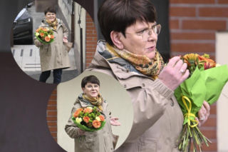 Beata Szydło z kwiatami przyjechała na Nowogrodzką! Ledwo ją poznaliśmy