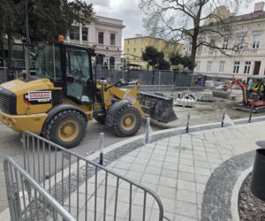 Nowe oblicze placu Wolności. Kwiaciarnie już zamontowane, koniec prac coraz bliżej