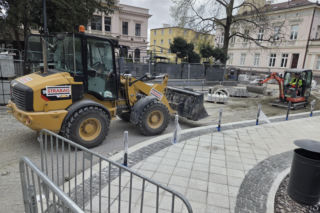 Nowe oblicze placu Wolności. Kwiaciarnie już zamontowane, koniec prac coraz bliżej