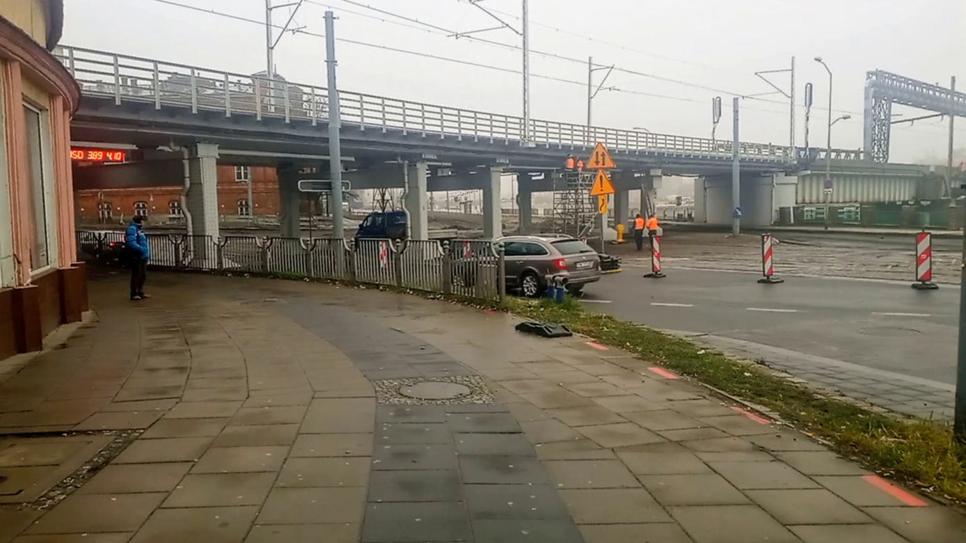 Przez dziesięciolecia szpecił okolicę. Wiadukt w rejonie szczecińskiego dworca już nie straszy