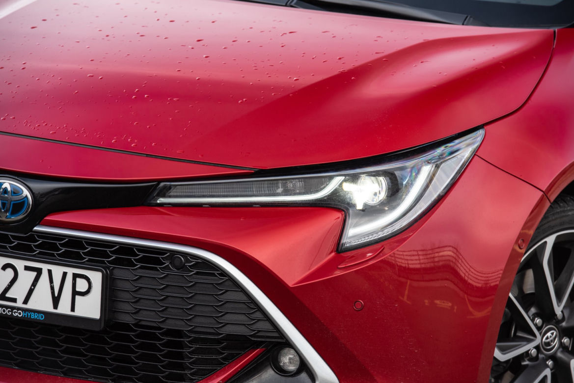 Toyota Corolla 2.0 Hybrid Dynamic Force 184 KM e-CVT vs Mazda 3 Skyactiv-X 180 KM 6MT AWD