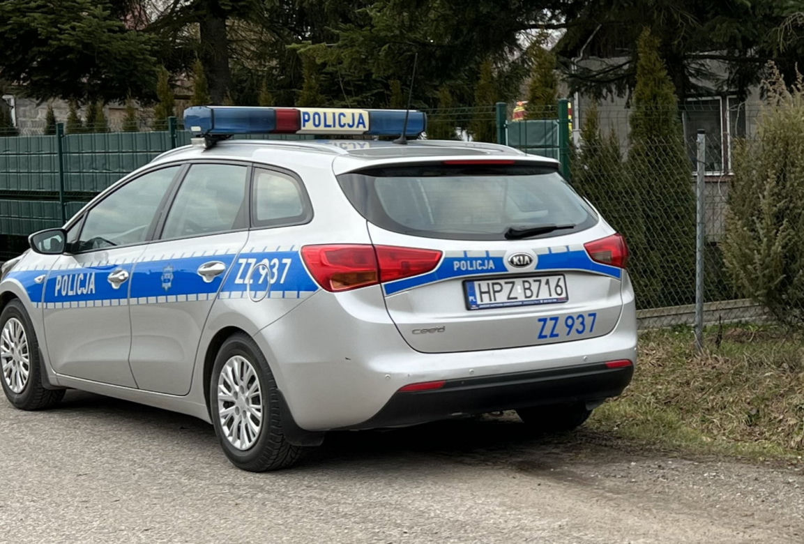 Przerażający wypadek pod Tarczynem. Ściana w budynku przygniotła starszego mężczyznę. Emeryt poniósł śmierć na miejscu