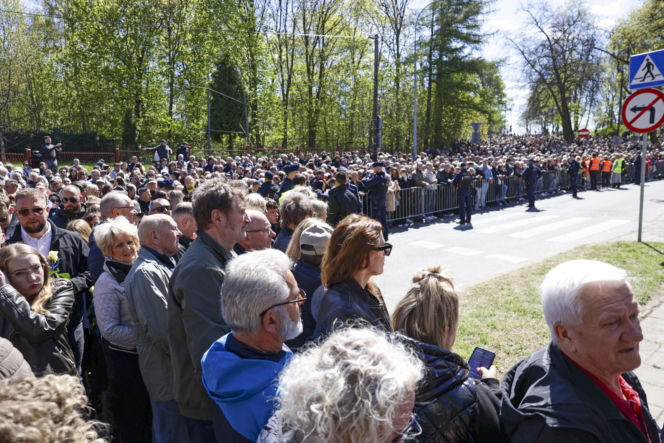Poświęcił im swoją kampanię wyborczą. Przyszły na pogrzeb Łukasza Litewki. Oczy od razu się zaszkliły