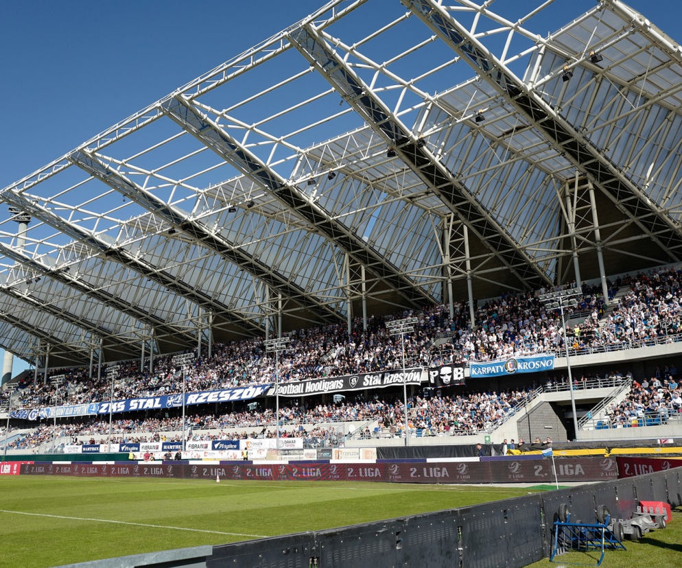 Trybuny na stadionie miejskim w Rzeszowie