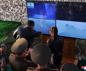 Nowe testy rakietowe Korei Północnej. Kim Dzong Un nadzorował próbę z zakazaną amunicją kasetową