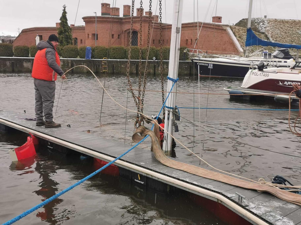 W Kołobrzegu zatonął jacht