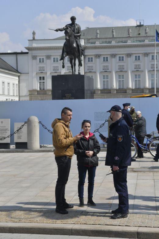 Niezależny prezydent II RP. Tajemnicza manifestacja na Krakowskim Przedmieściu