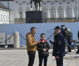 Niezależny prezydent II RP. Tajemnicza manifestacja na Krakowskim Przedmieściu [ZDJĘCIA] 