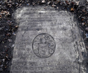 Odnaleziony zabytkowy nagrobek