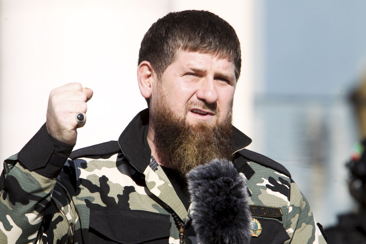 Kadyrow zapowiada: "Zajmiemy Mariupol przed obiadem". Ukraina broi się resztkami sił