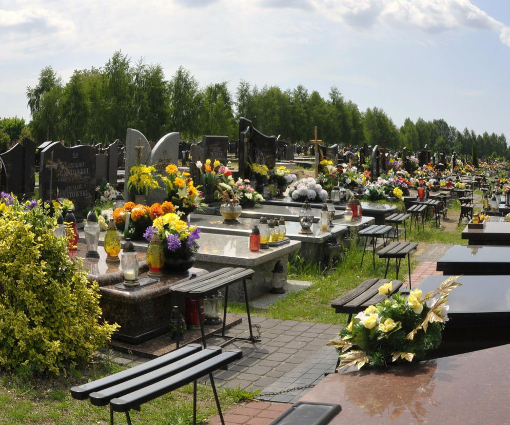 Bezcześcił zwłoki na cmentarzu! Podawał się za grabarza, później robił to. Szok w Płońsku