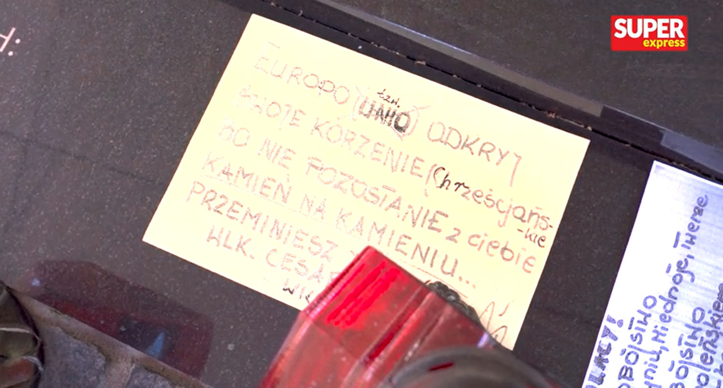 Skandal na grobie Pawła Królikowskiego i innych artystów