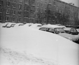 Góry śniegu na warszawskich ulicach! Tak wyglądała zima stulecia [ARCHIWALNE ZDJĘCIA]