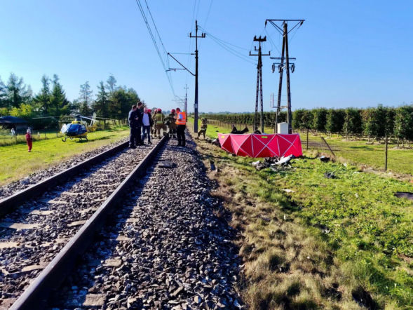 Koszmarny wypadek na przejeździe w Kopydłowie pochłonął kolejną ofiarę. 16-latka kilka dni walczyła o życie
