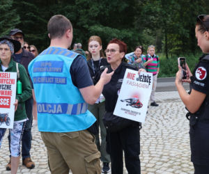 Protesty przeciwko konnemu transportowi nad Morskim Okiem