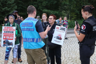 Protesty przeciwko konnemu transportowi nad Morskim Okiem
