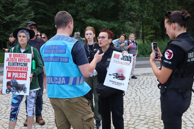 Protesty przeciwko konnemu transportowi nad Morskim Okiem