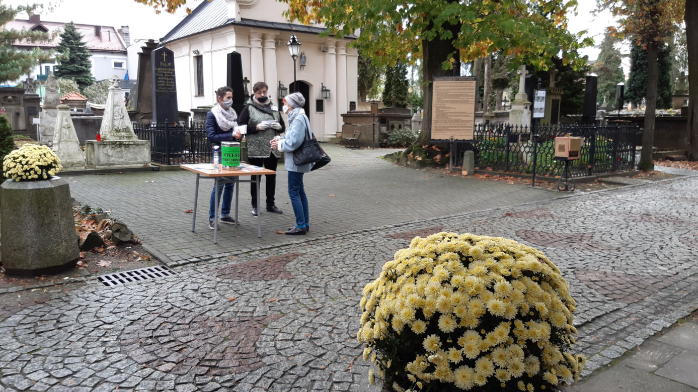 Zbiórka na rzecz zabytkowych pomników na Starym Cmentarzu