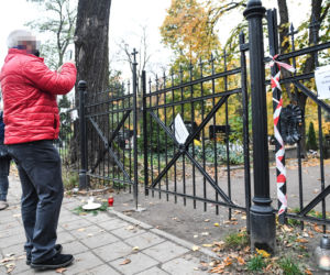 Cmentarze 1 listopada zamknięte dla niezaszczepionych. Kontrowersyjna rada eksperta. Rząd już podjął decyzję!