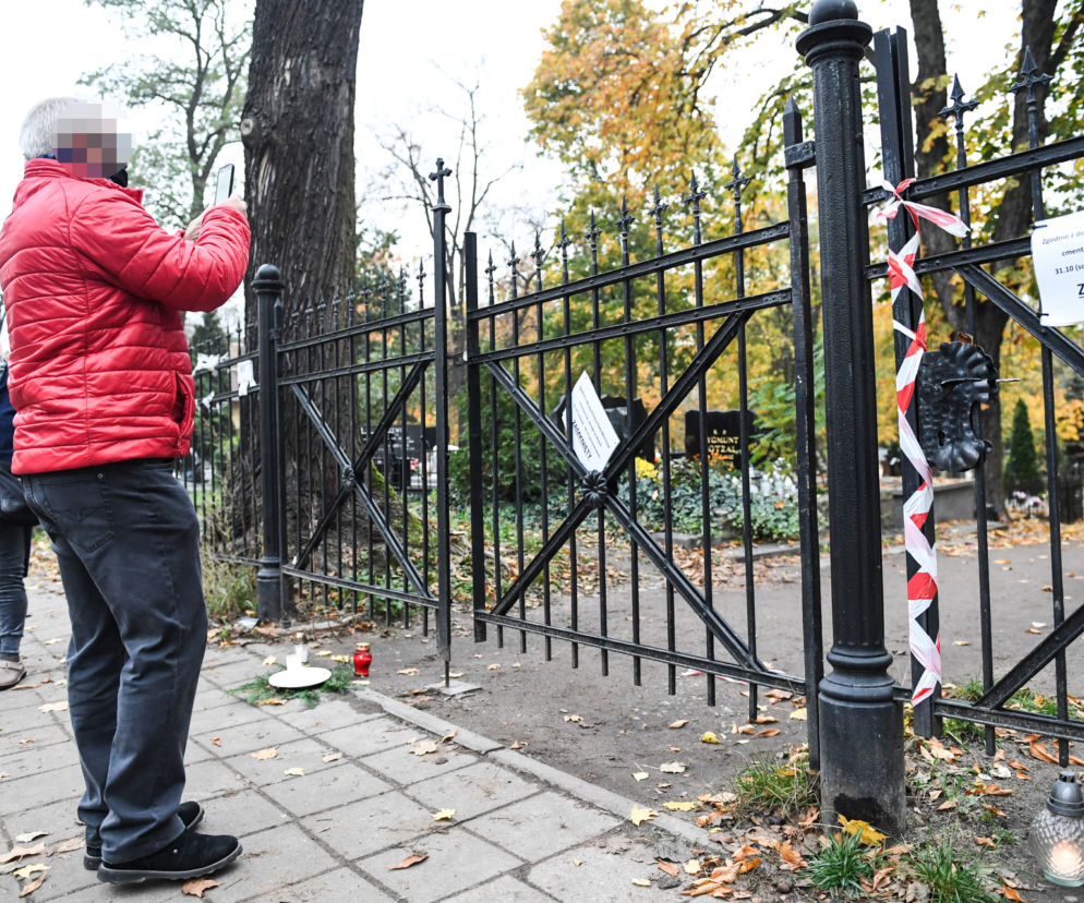 Cmentarze 1 listopada zamknięte dla niezaszczepionych. Kontrowersyjna rada eksperta. Rząd już podjął decyzję!