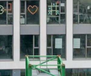 Tak wyglądają zabawne karteczki na gdańskich biurowcach