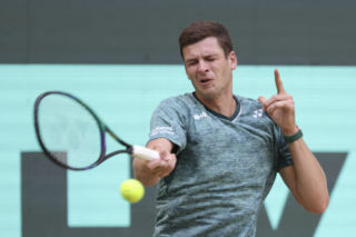 Hubert Hurkacz wygrywa pierwszy singlowy turniej w tym sezonie! Polak rozbił lidera światowego rankingu w finale