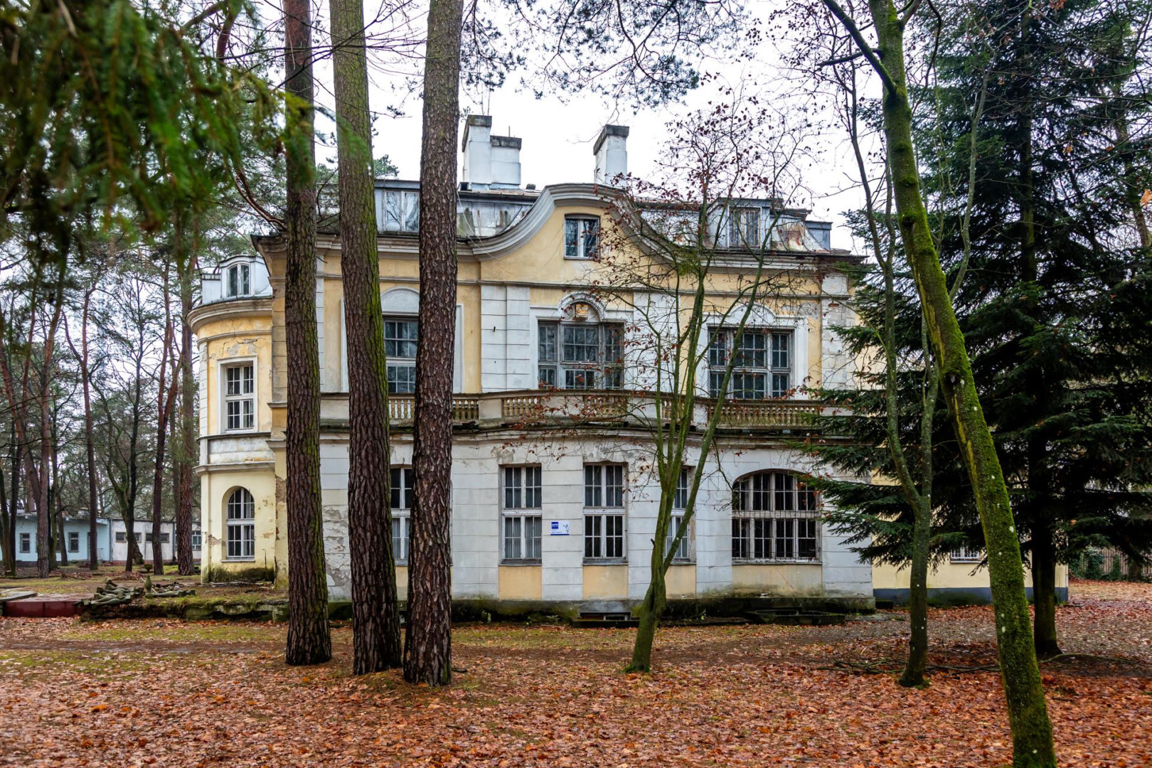 Opuszczona willa w Konstancinie