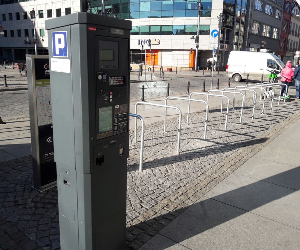 W parkomacie we Wrocławiu zapłacisz kartą płatniczą, ale już nie Urbancard