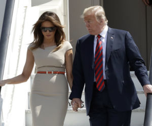Trump kończy 80 lati walczy z łatką słabnącego prezydenta. Melania skradła uwagę