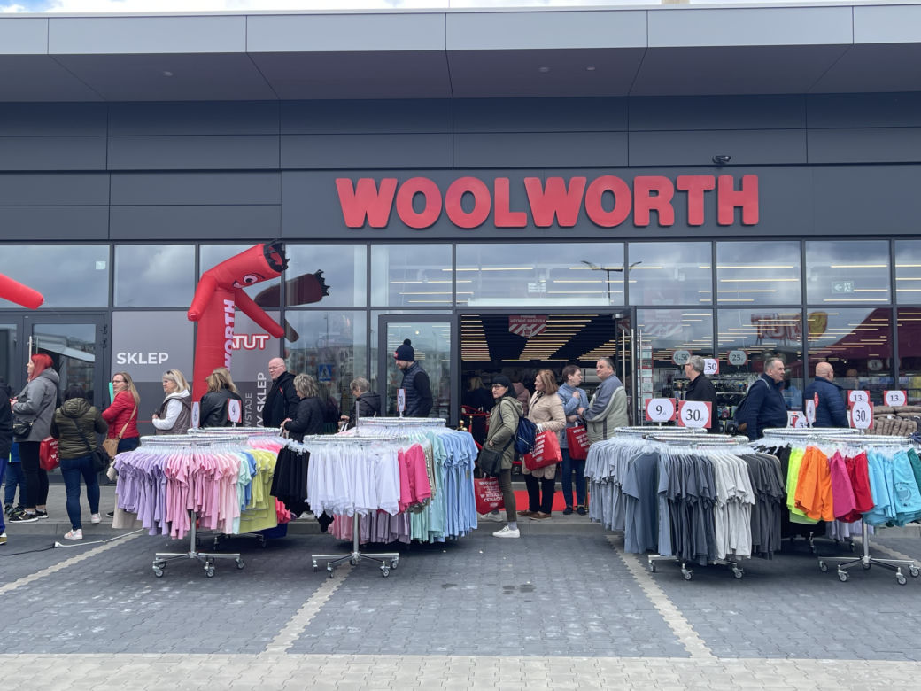 Otwarcie pierwszego w Polsce sklepu Woolworth w centrum handlowym Atut w Krakowie