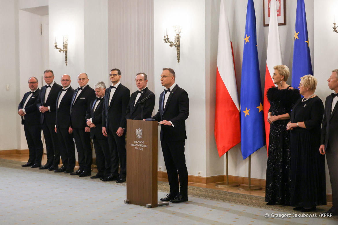 Agata Duda w piórach na noworocznym spotkaniu