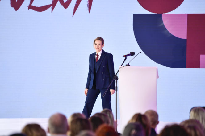 Marta Nawrocka w garniturach