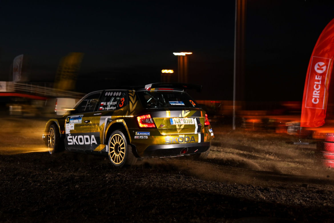 Złota Skoda Fabia R5 zespołu rajdowego Miko Marczyk Motorsport