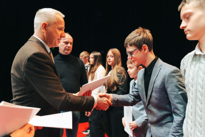 Najzdolniejsi uczniowie odebrali stypendia Prezydenta Miasta Siedlce